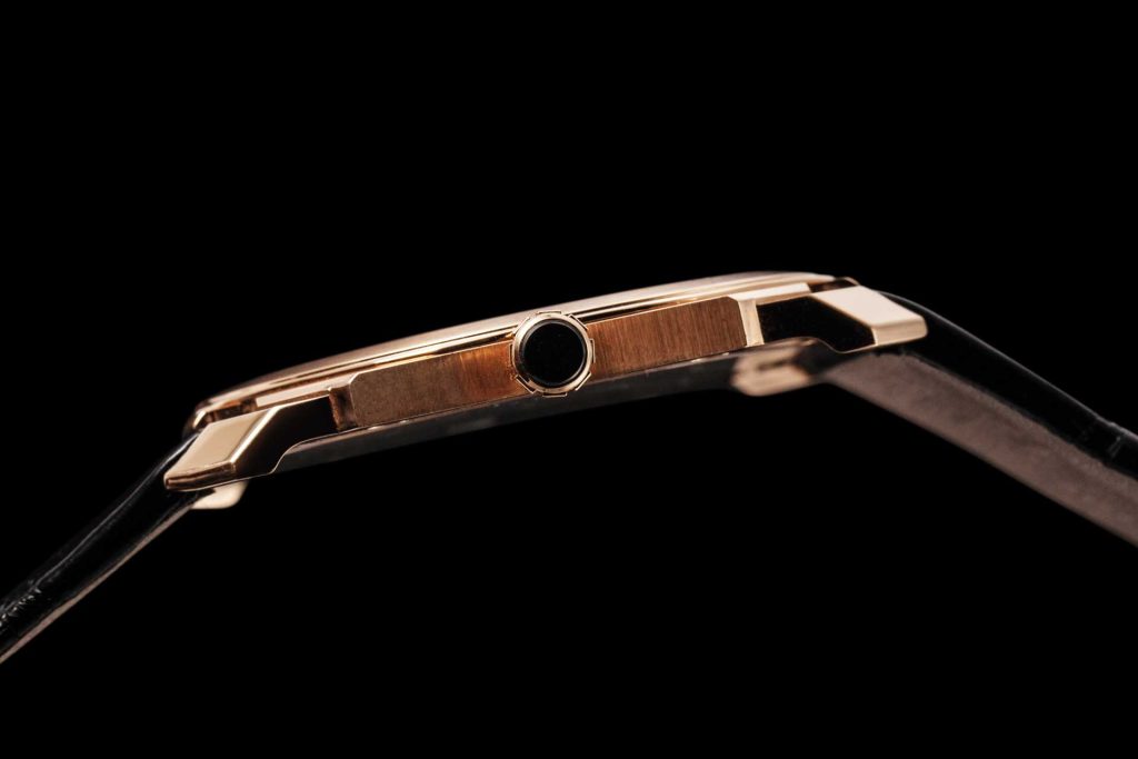 Side profile of the Octo Finissimo Petite Seconds in rose gold (©Revolution)