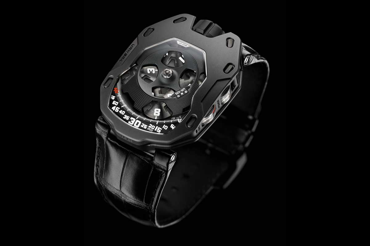The first UR-105 was the UR-105M introduced in April of 2015 and was available in two versions: The: the ‘Iron Knight’ with a titanium case and steel bezel and the ‘Dark Knight’ with a titanium case and AITiN-treated steel bezel.