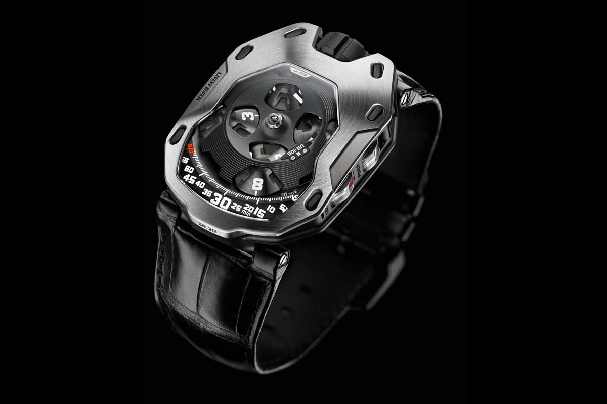 The first UR-105 was the UR-105M introduced in April of 2015 and was available in two versions: The: the ‘Iron Knight’ with a titanium case and steel bezel and the ‘Dark Knight’ with a titanium case and AITiN-treated steel bezel.