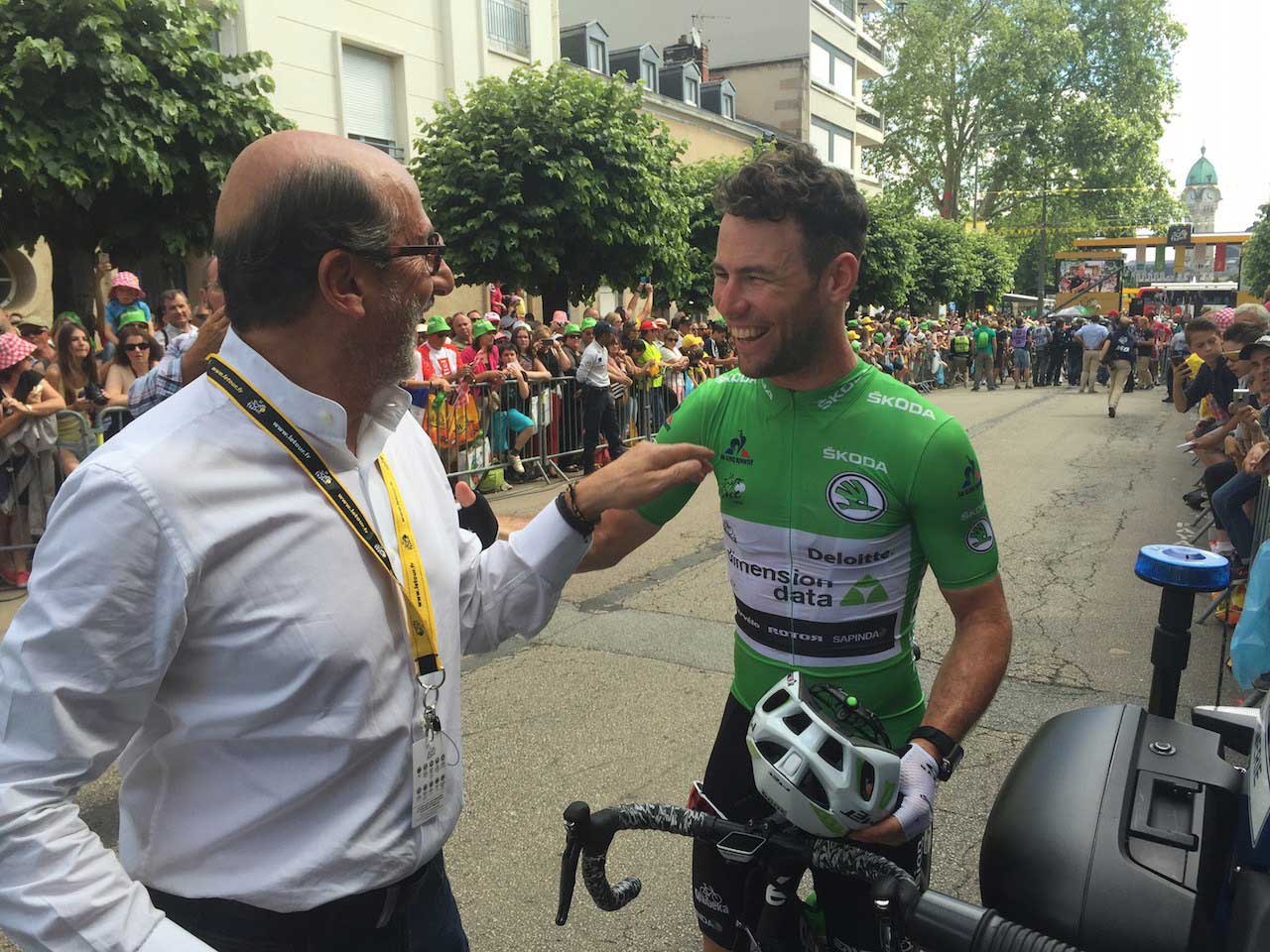 Richard Mille with words of encouragement for Mark Cavendish, just before stage 5 of the Tour de France 2016 kicked off (Image: Bill Springer)