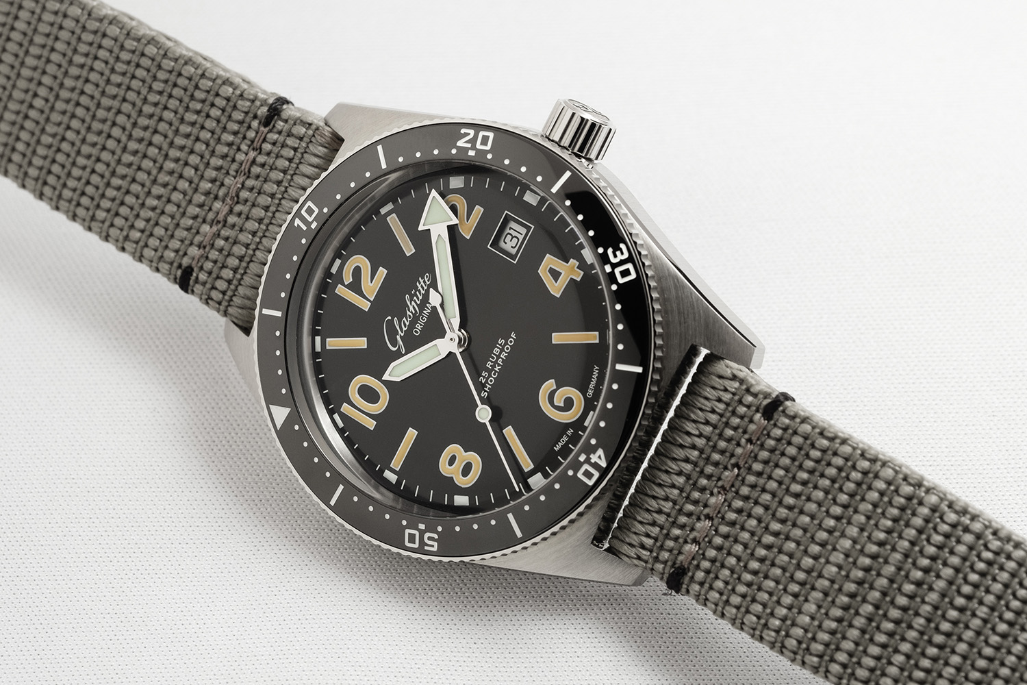 The SeaQ 1969 is a historically accurate revisit of the first Glashütte Original diving watch, and limited to 69 pieces.