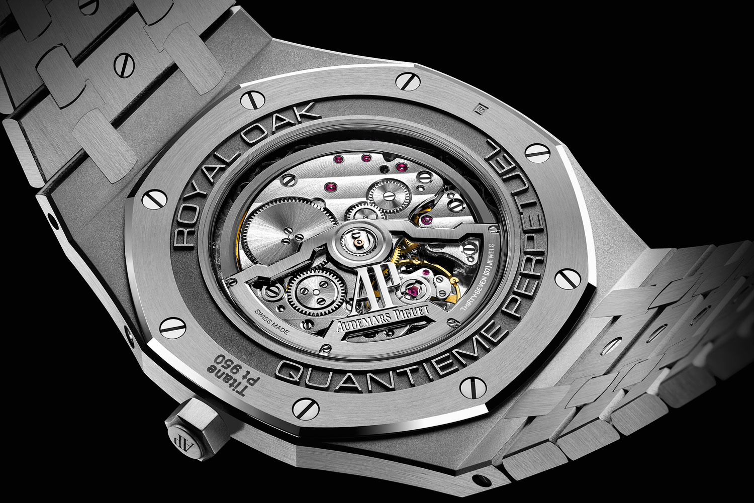 Caseback of the Royal Oak Perpetual Calendar Ultra-Thin showing off the ultra-thin 5513