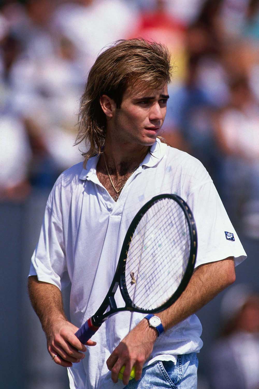 LOS ANGELES, CA - SEPTEMBER: Andre Aggasi prepares to serve during the Volvo International Tennis Tournament on September 1988 in Los Angeles, California. (Photo by Andrew D. Bernstein/Getty Images)