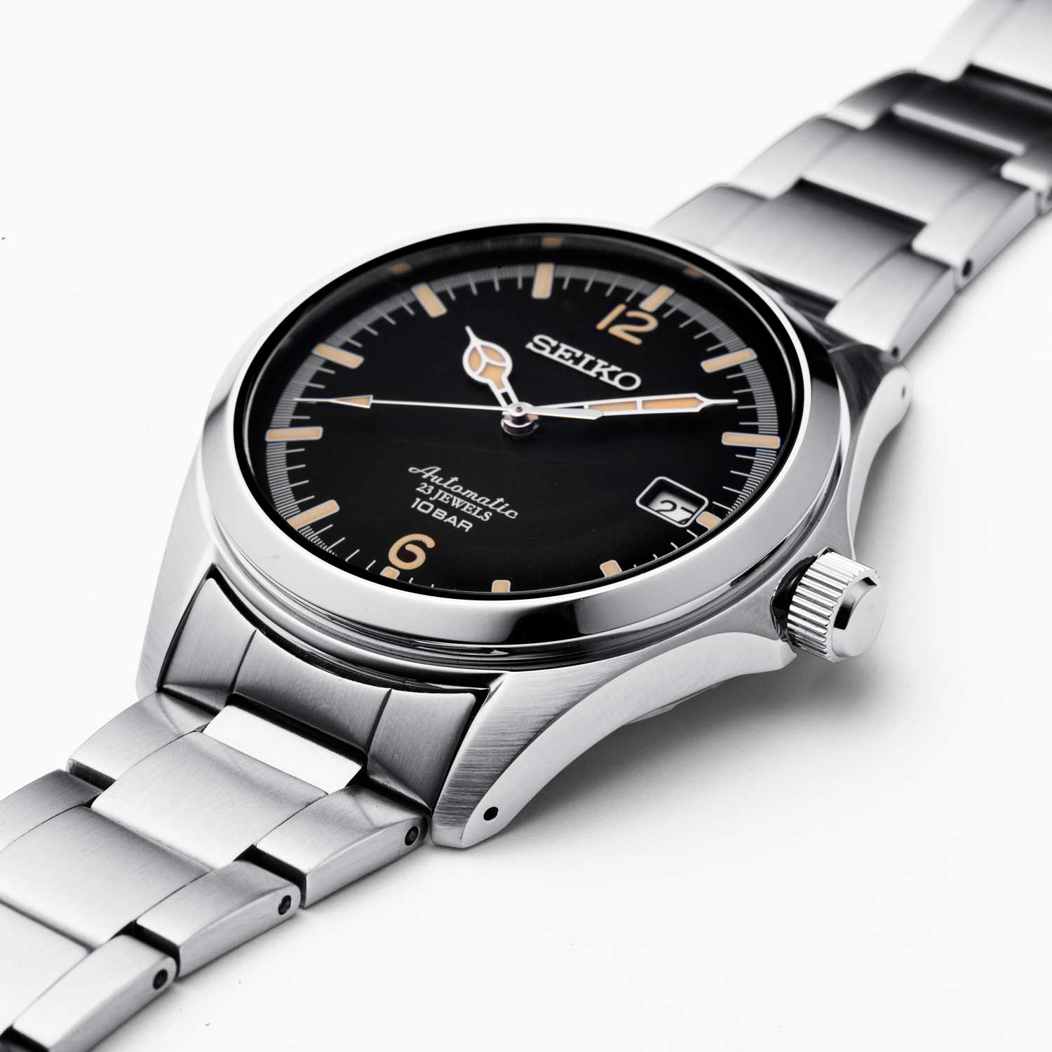 The Seiko x TiCTAC special edition New Classics is developed for the retailer's 35th anniversary. It's only available in Japan both online and offline