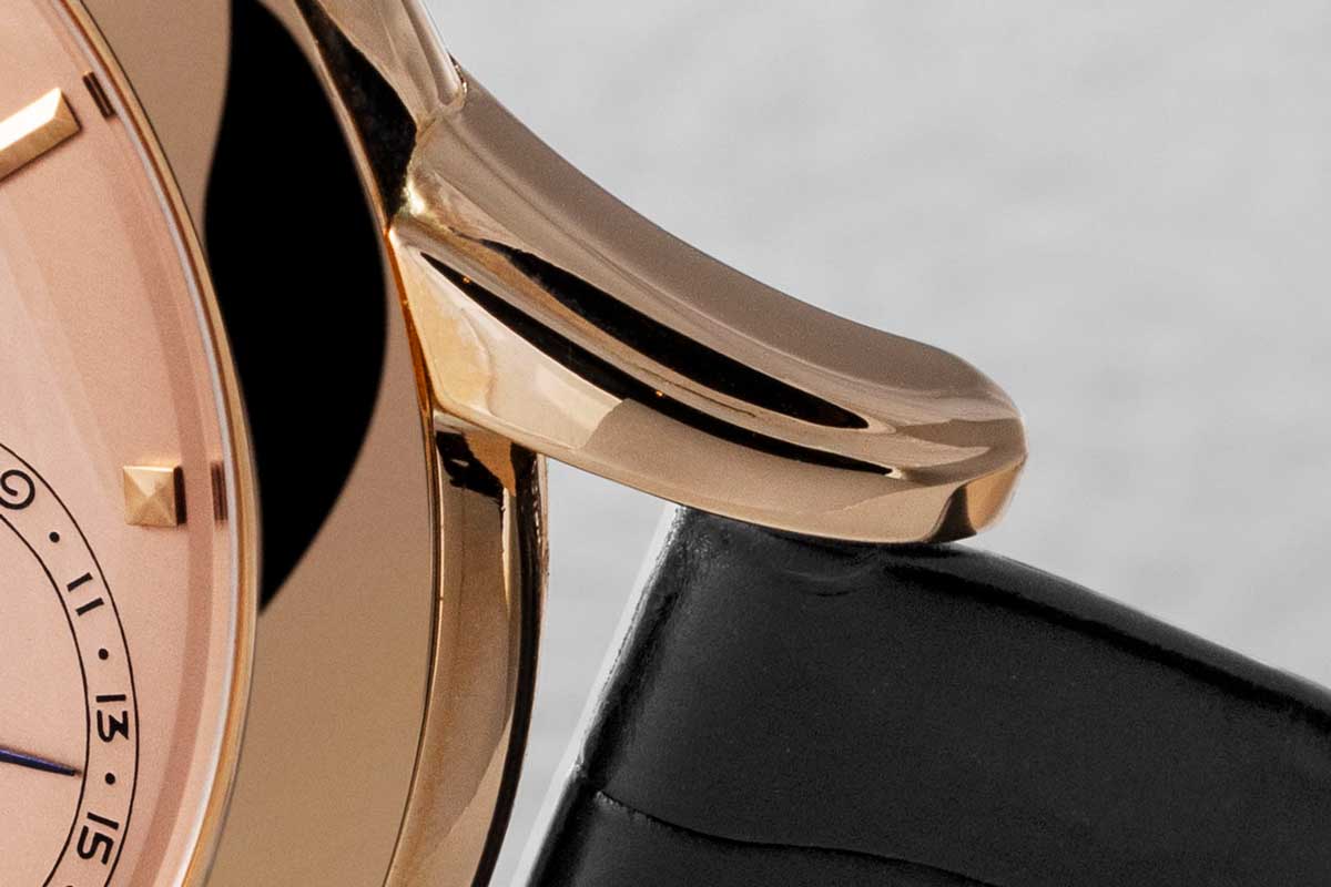 Stepped lugs on the Patek Philippe Ref. 2497 in Rose Gold (Image © Revolution)