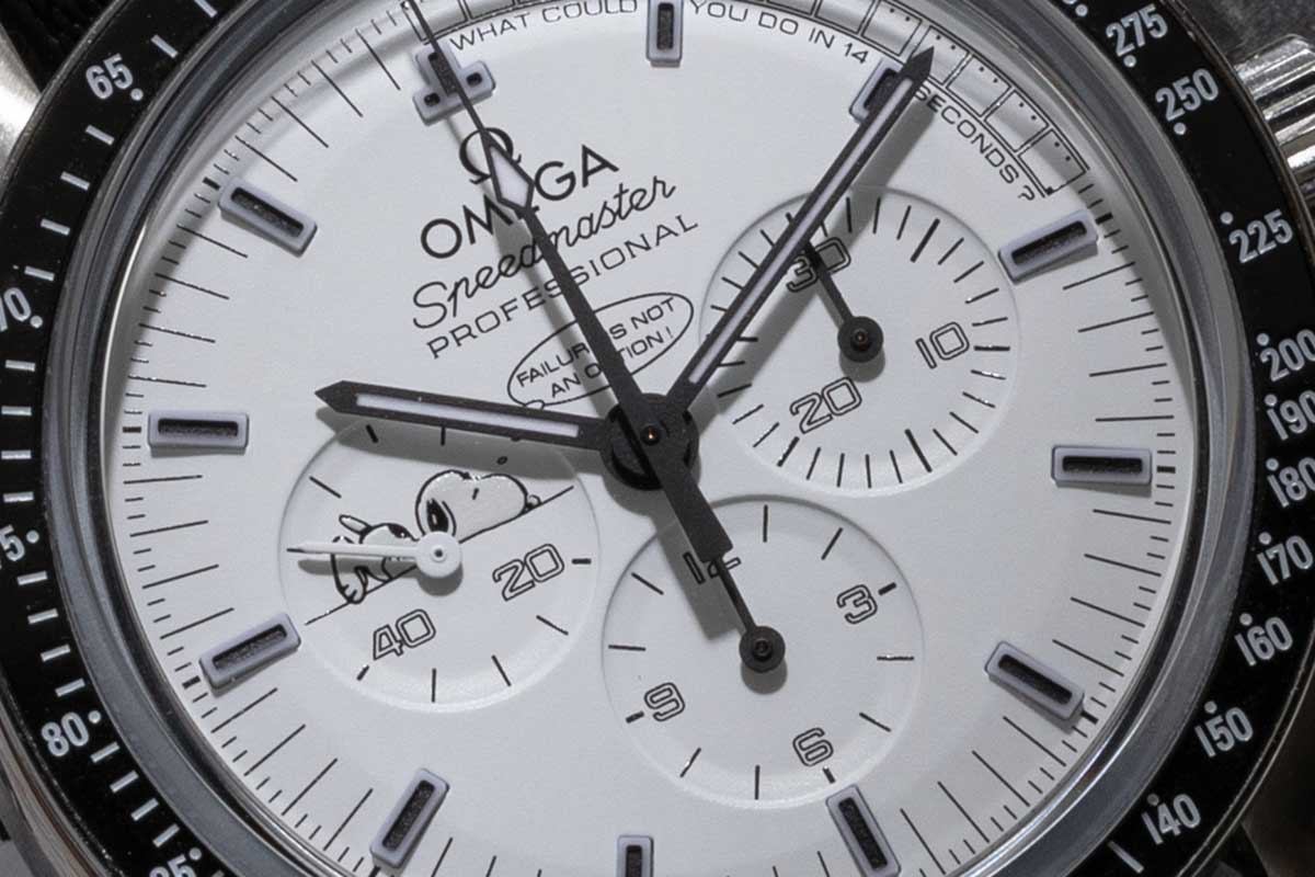 Omega Speedmaster Snoopy Award, a tribute to the 45th anniversary of Apollo 13, 2015