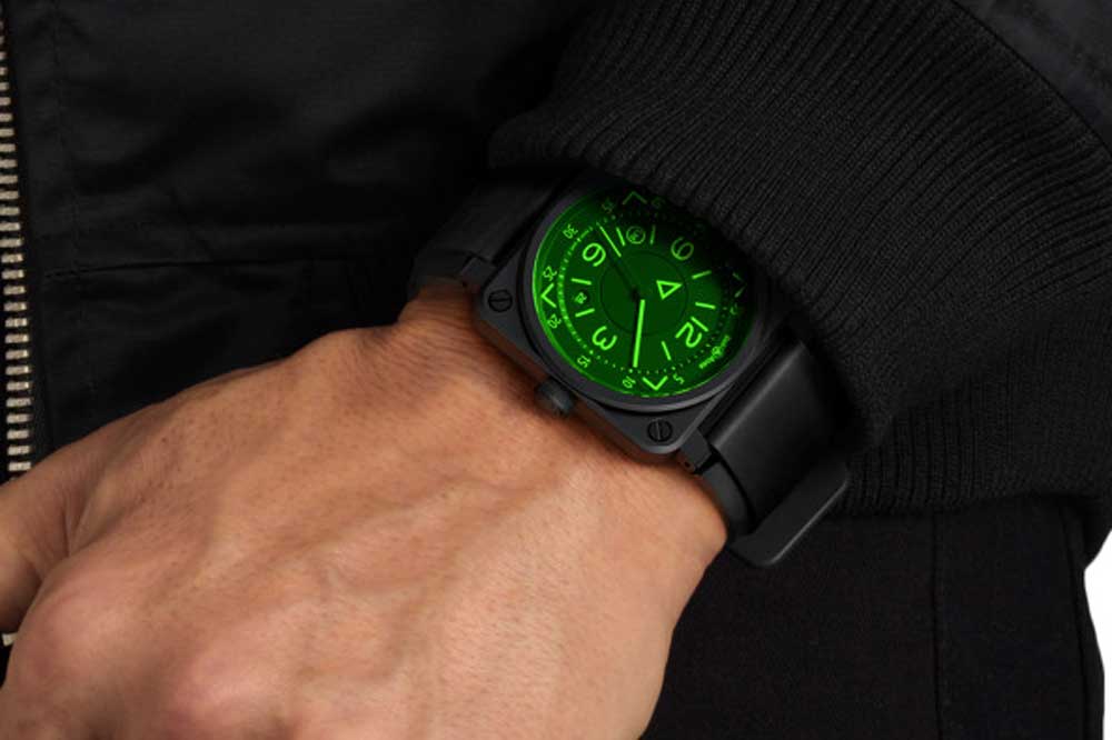 The BR 03-92 H.U.D is inspired by the heads-up displays on the windshields of fighter planes.