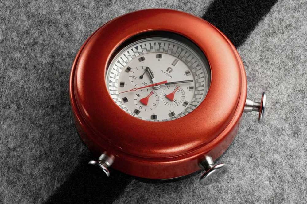 The Alaska I prototype with its bright red aluminum heat shield, titanium case, powered by the caliber 861 (Image: omegawatches.com)