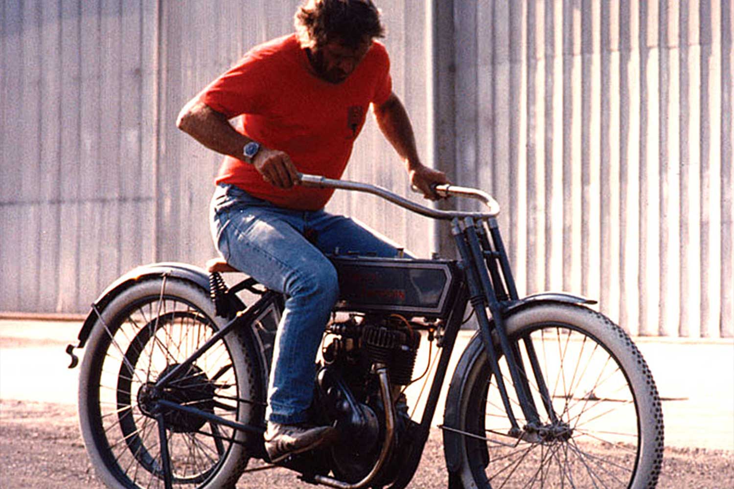 Towards the end of his life he lived in an airport hangar where he housed his collection of rare and collectible cars and motorcycles. In the photo below we see Steve McQueen checking out one of his very early vintage Harley Davidson motorcycles and on his wrist is of course the Submariner (rolexmagazine.com)