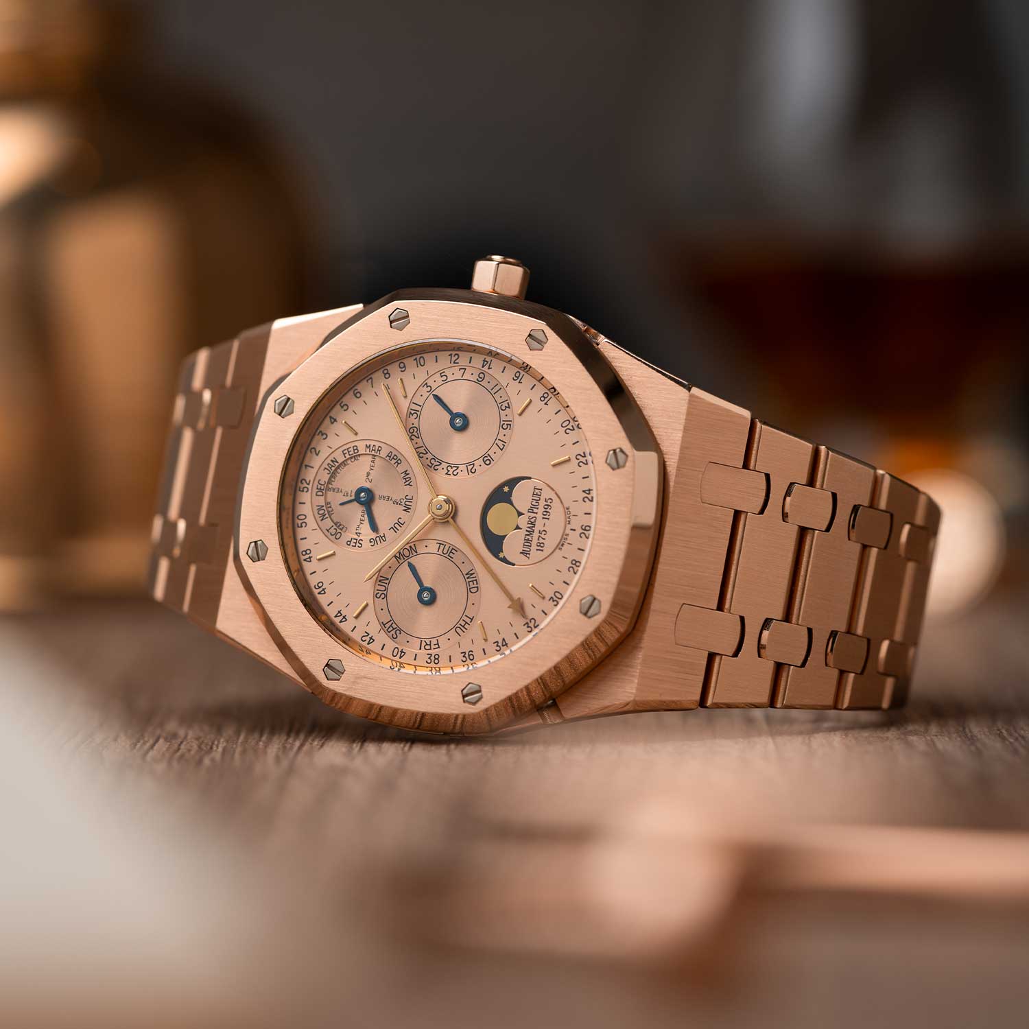 In 1995, Audemars Piguet celebrated its 120th anniversary with the limited edition ref. 25810.OR.01; the watch ushers in the reappearance of the leap-year indicator coaxially mounted with the month hand in the subdial at 12 o’clock; similar to the the leap-year cycle, in exactly the same font as that in the second-series 5516 watches; the watch seen here is presently part of the Pygmalion Gallery's private collection (Image: Photo and watch, property of Pygmalion Gallery)