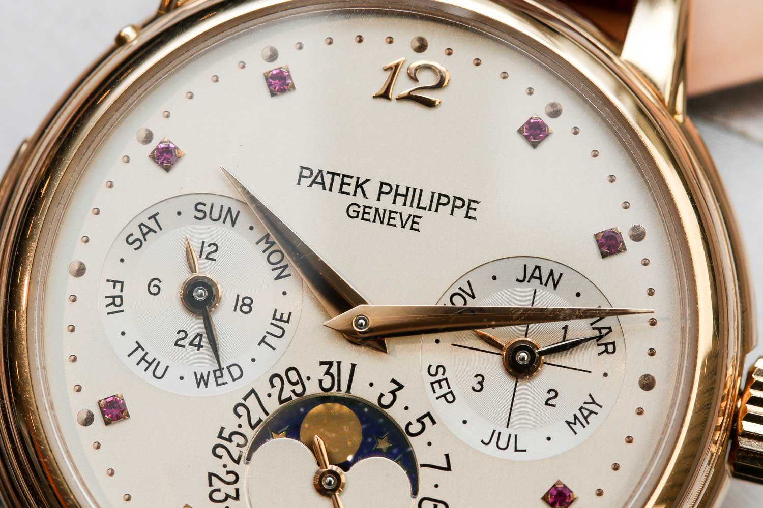 Possibly unique Patek Philippe ref. 3974R fitted with a ruby-set dial (©Revolution)