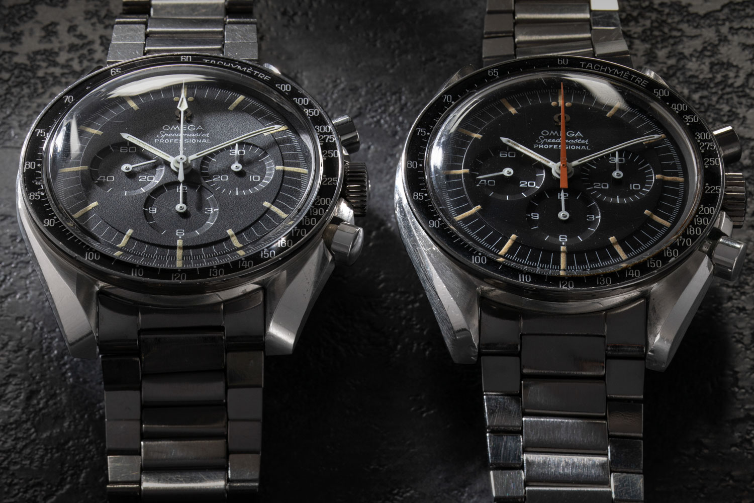 Here is a 145.012-67 case from an Ultraman Speedmaster (R) where you can clearly see the difference in bevels on the lugs of the ref. ST 105.012-66 (L) with a Le Centrale Boites case (©Revolution)