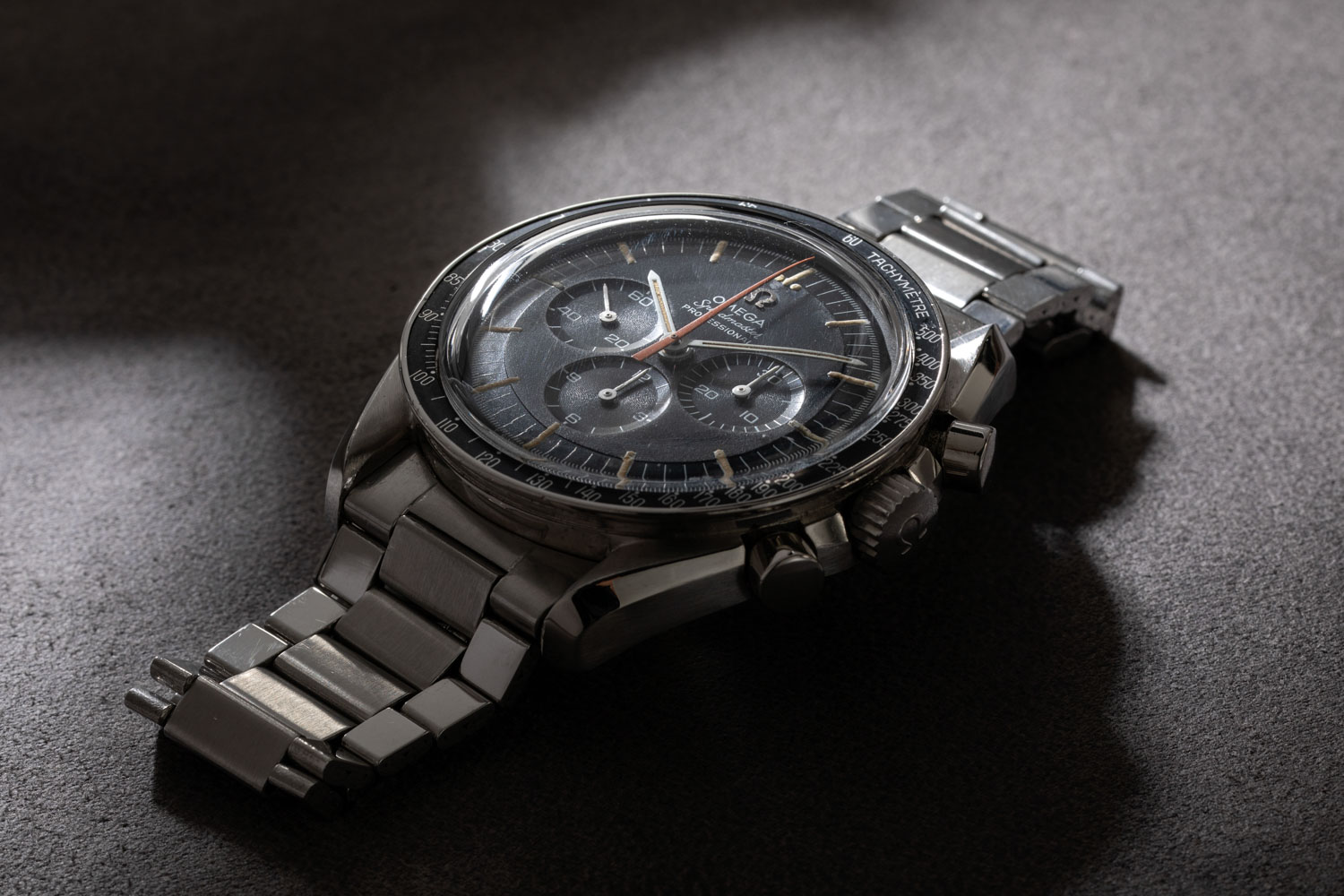 The 1968 Speedmaster ref. ST 145.012-67 with the peculiar orange chrono hand that collectors have nicknamed: The Ultraman (©Revolution)