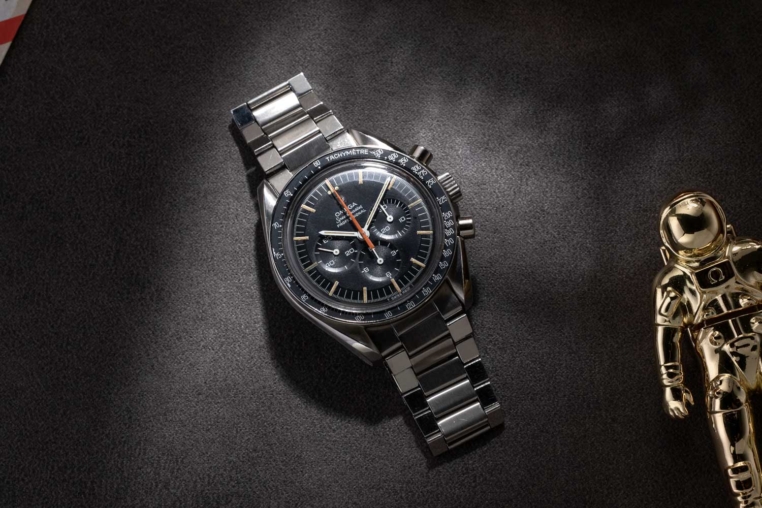 The 1968 Speedmaster ref. ST 145.012-67 with the peculiar orange chrono hand that collectors have nicknamed: The Ultraman (©Revolution)