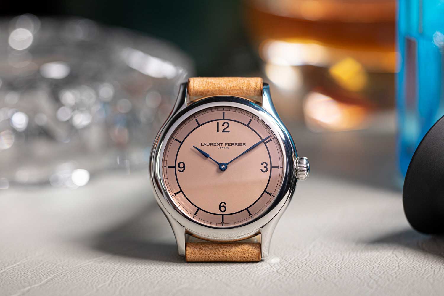 The Laurent Ferrier Steel Galet Micro-Rotor Salmon Dial pièce unique for Revolution, features an Automn (salmon, in Laurent Ferrier Speak and is powered by the self-winding FBN 229.01 micro-rotor movement which has a double direct impulse on the balance, an exclusive double direct-impulse escapement in silicon directly incorporated into the balance (©Revolution)