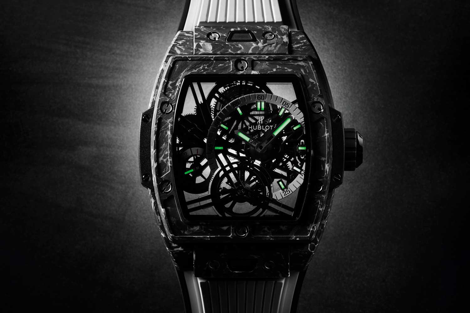 The HUB6020 manufacture movement is a skeleton tourbillon with an impressive 115-hour power reserve