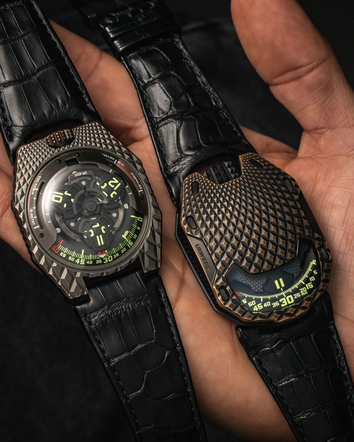 The URWERK UR-100V T-Rex (Limited edition of 22 pieces) is the spiritual successor to the UR-105 T-Rex that the brand initially launched in 2016 with its signature reptilian bronze shroud