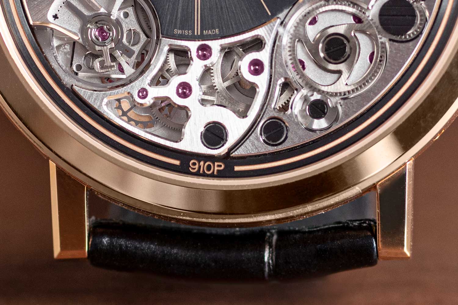 The peripheral rotor seen here engraved with the 910P numbers on the Piaget Altiplano Ultimate 910P (©Revolution)