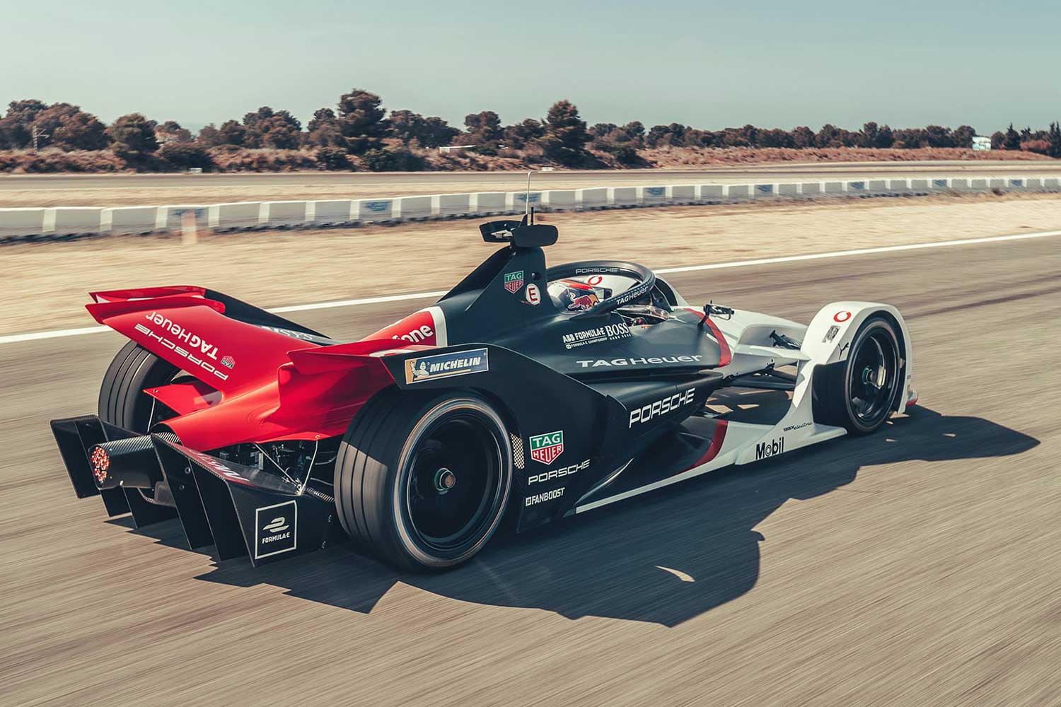 In 2019, TAG Heuer and Porsche partnered on a new Formula E team to contribute to the world of single-seater electric car races.
