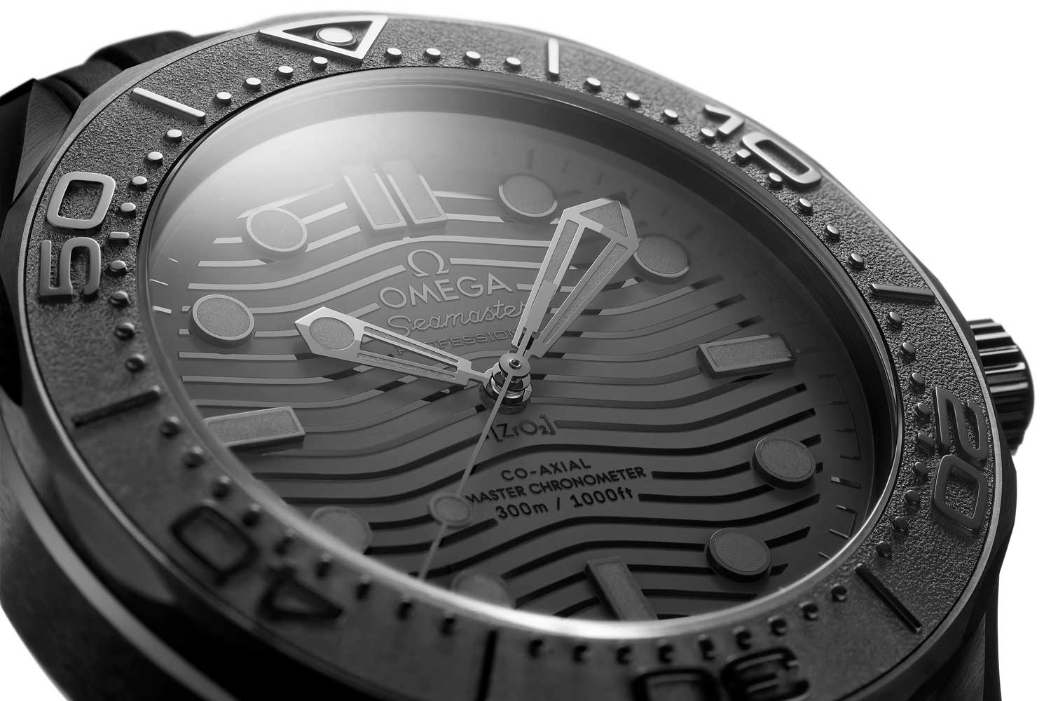 The Black Black Diver 300 exhibits an incredible variety in tones of black to create truly remarkable visibility and legibility.
