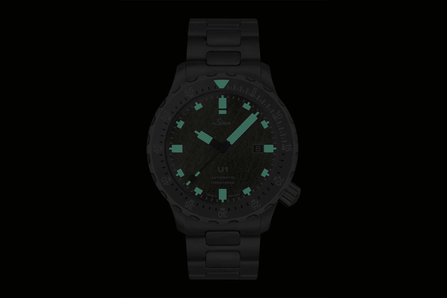 Lume action on the limited edition Sinn U1 DS