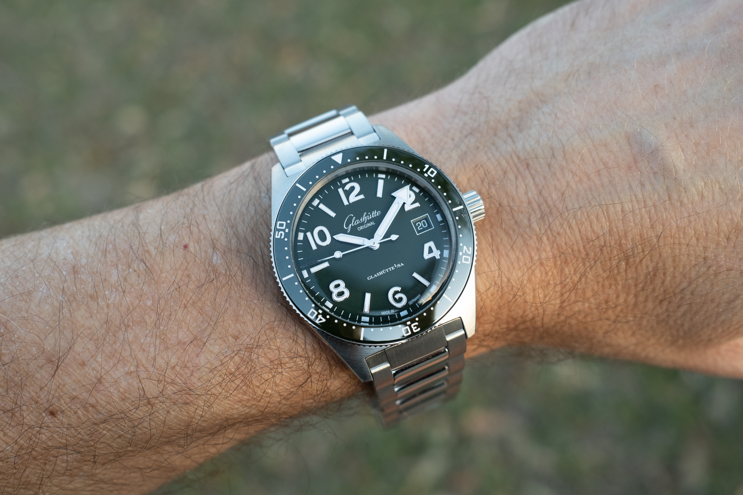 Glashütte Original SeaQ in Reed Green with bright lume. Picture credit: Scott Sitkiewitz