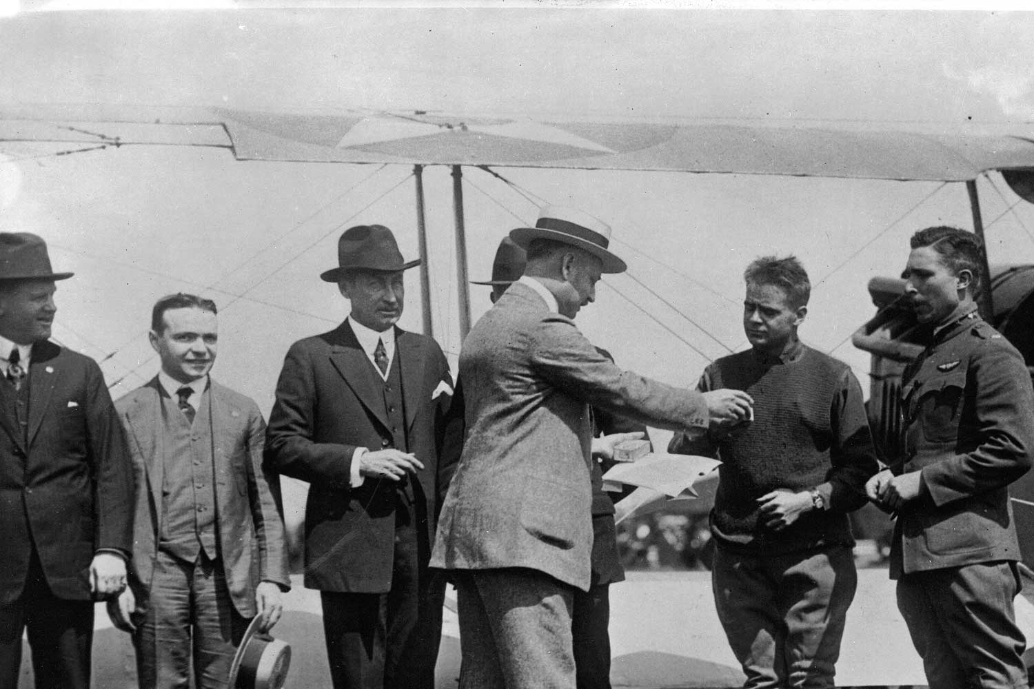 Pilots receiving Hamilton watches in 1918