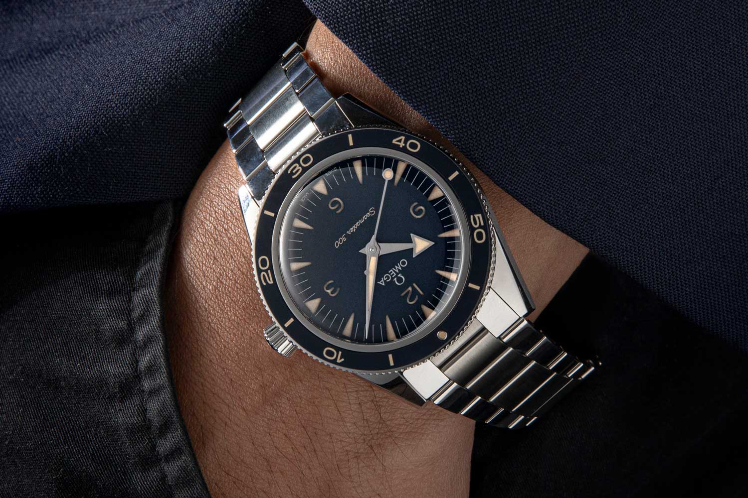 Offered in a steel case with blue or black dials, the new Seamaster 300 features the famous lollipop hand that was first seen in Seamasters like the reference 1475-61 from 1962 (©Revolution)