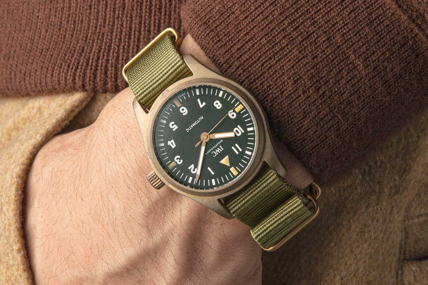 This special edition developed by The Rake and Revolution with the brand evokes the utilitarian purity of the Mark 11 updated with a new colour palette never seen before in the Pilot's collection till now.