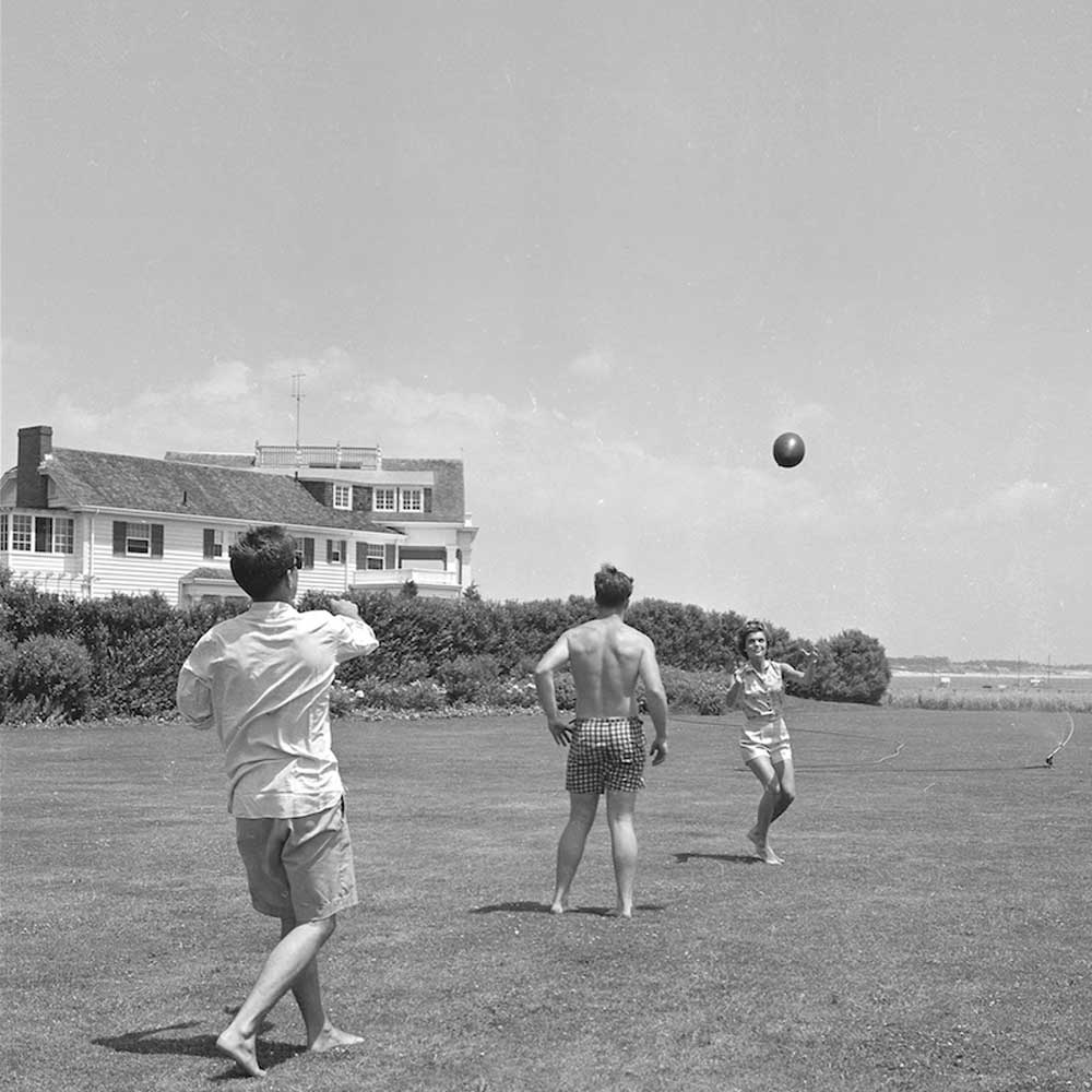 J.F.K. and his then fiancée, Jacqueline Bouvier, play American football at his house in Hyannis Port, 1953 (Photo by Hy Peskin/Getty Images)