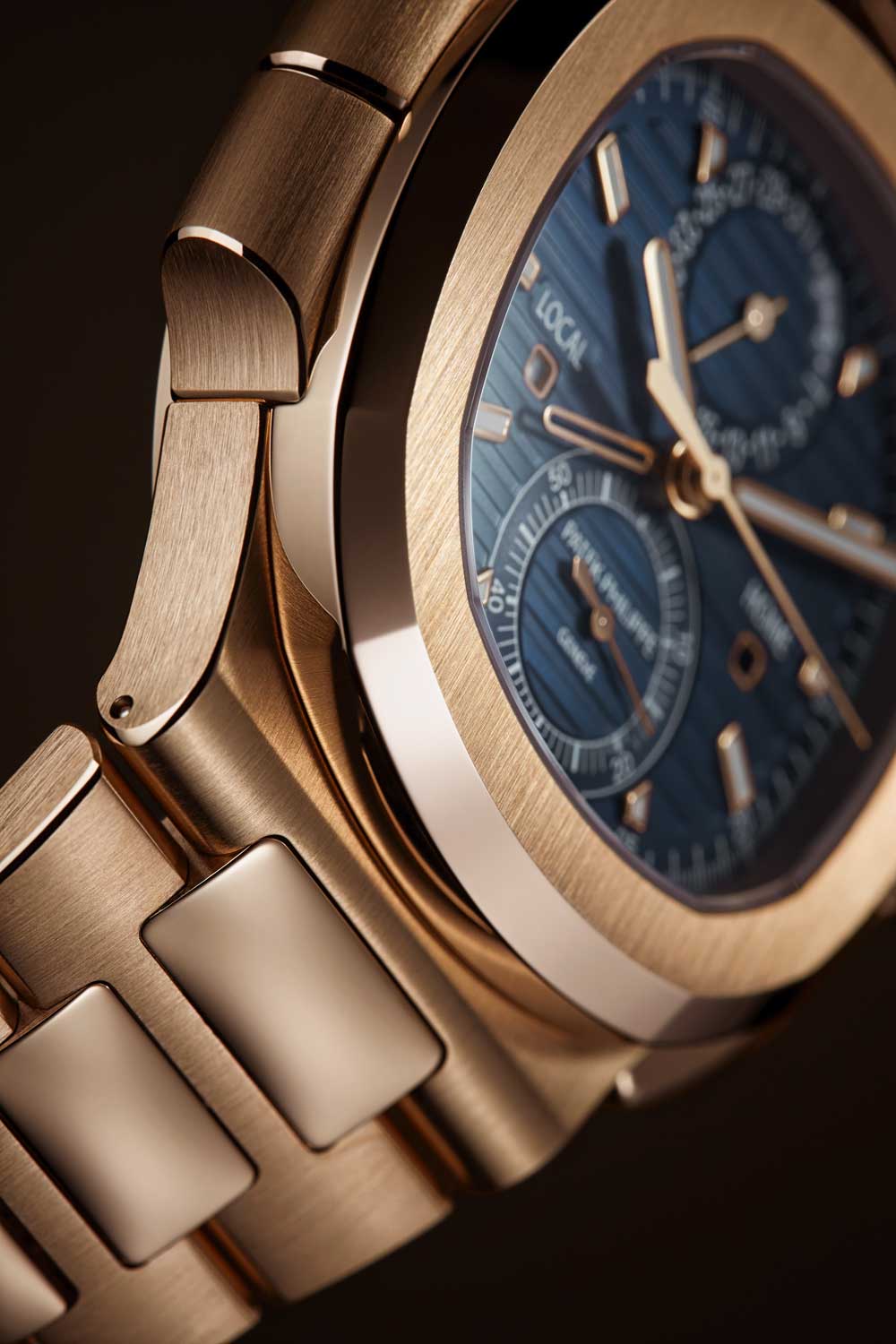 Patek Philippe Nautilus Travel Time Chronograph Ref. 5990/1R-001: a new look in rose gold with a blue sunburst dial