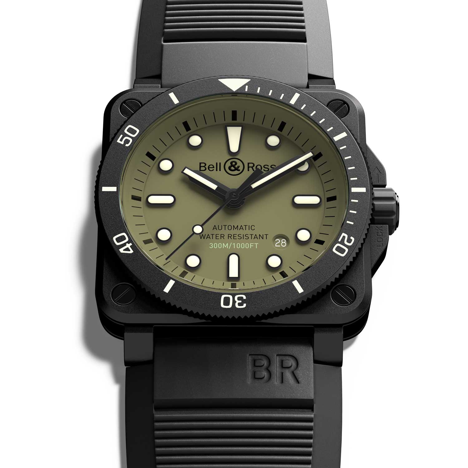 The new Diver Military is limited to 900 pieces.