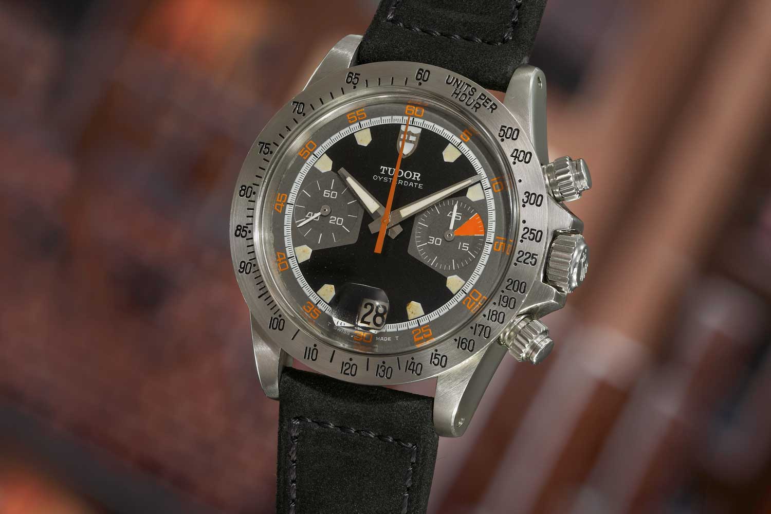 Tudor unveiled the 7000-series watch with the references 7031 and 7032 in 1970. Seen here is the ref. 7032 with black dial (Image: Phillips.com)