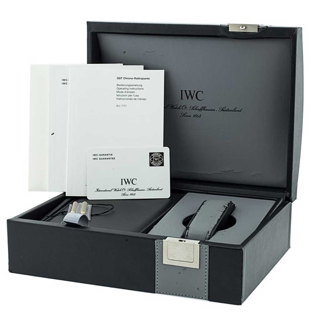The watch comes with a complete set of original box and papers.