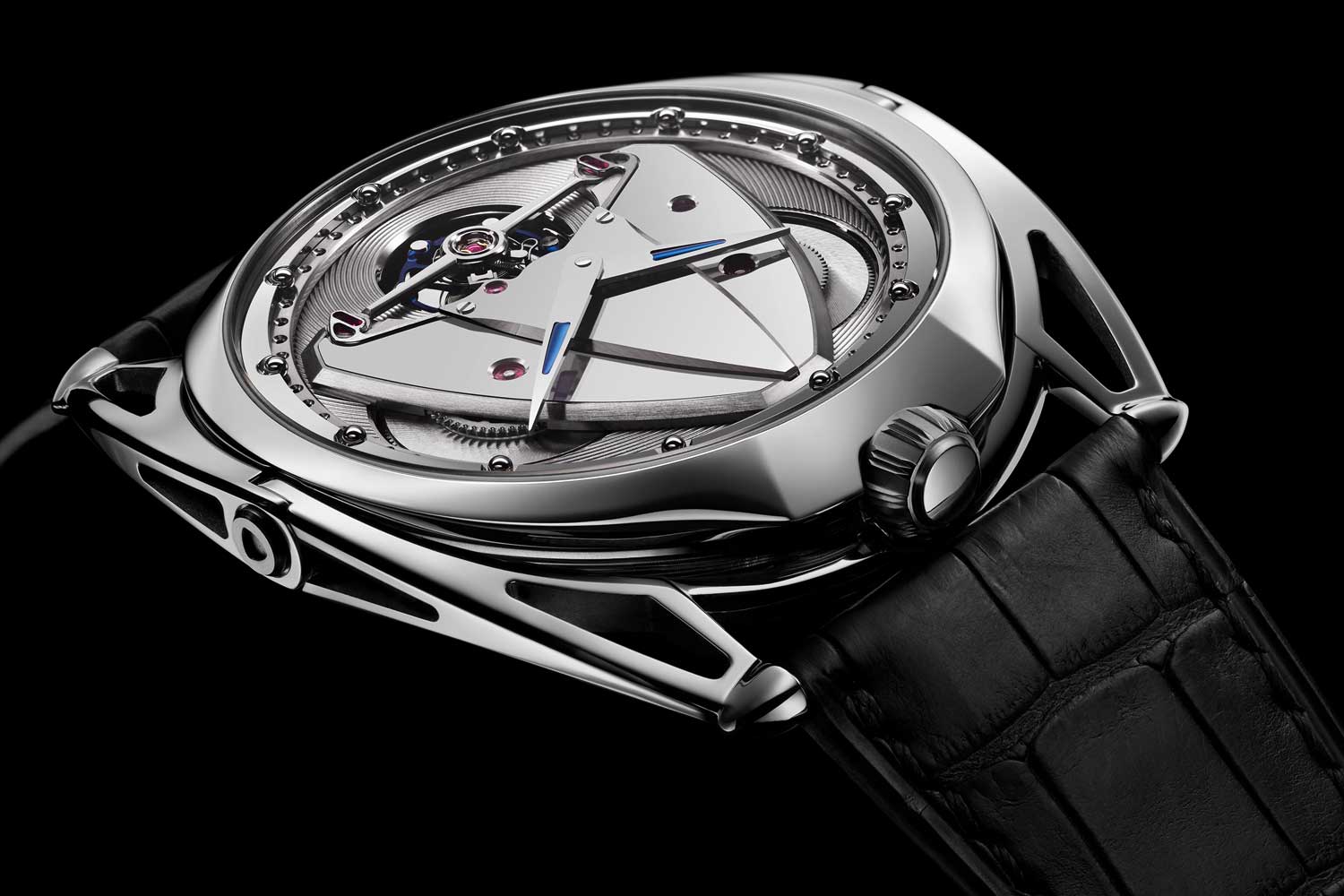 To celebrate the 10th anniversary of the DB28 last year, DeBethune introduced the DB28XP which is considerably thinner at 7.3mm versus the 9.2mm models