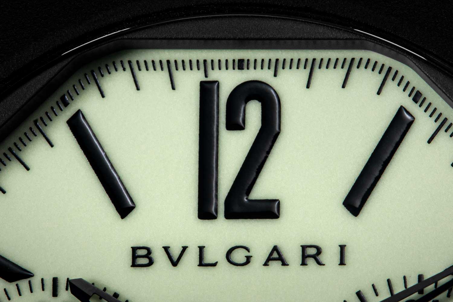 A close-up of the hyper luminous luminous dial of the Bvlgari Octo Finissimo Ceramic Chronograph GMT “Nuclear Option '' (© Revolution)
