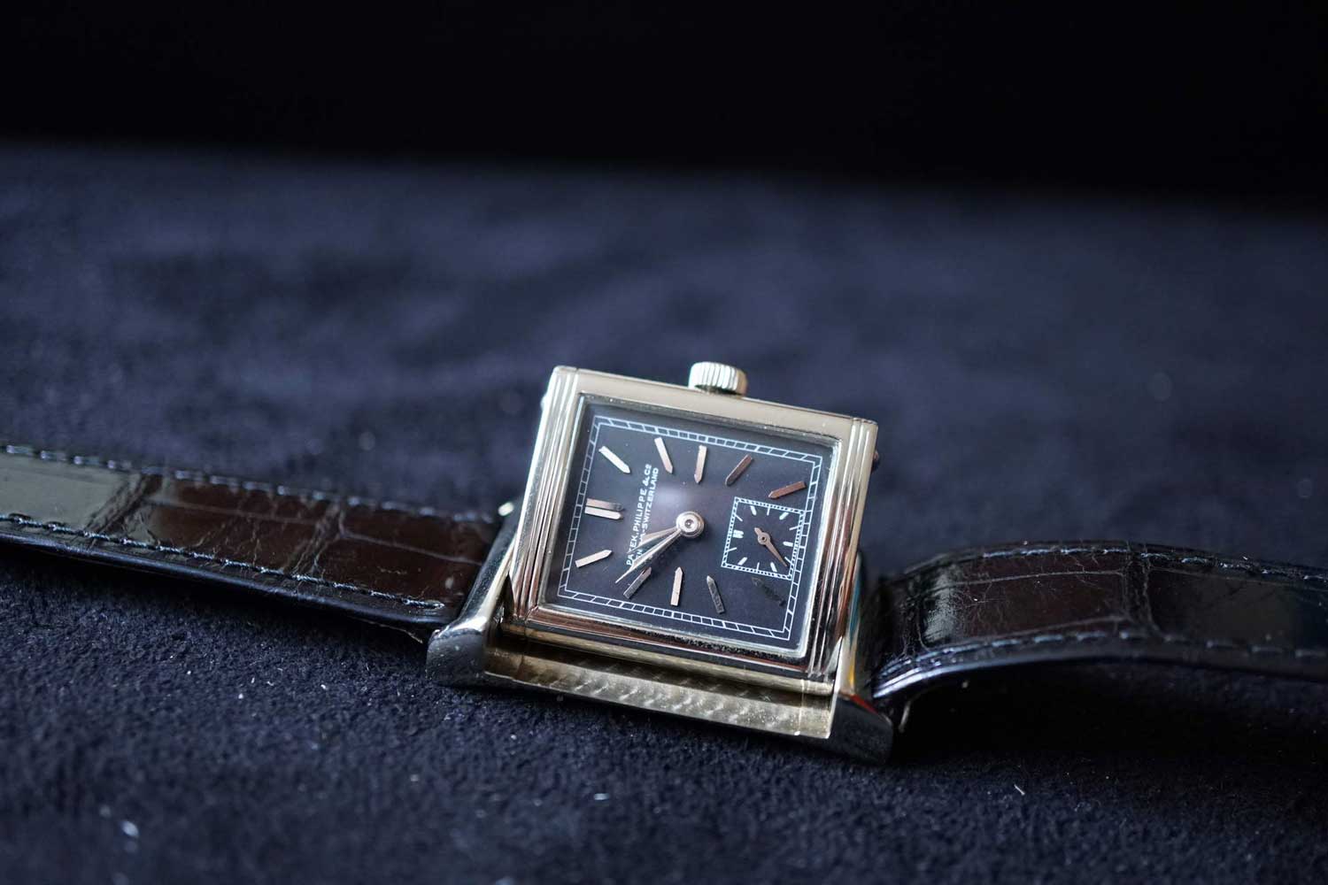 Between December 1931 and April 1932, Jaeger-LeCoultre built a handful of Reversos, eight in total, badged as Patek Philippes, with Jaeger-LeCoultre movements inside. (Image: le-monde-edmond.com)