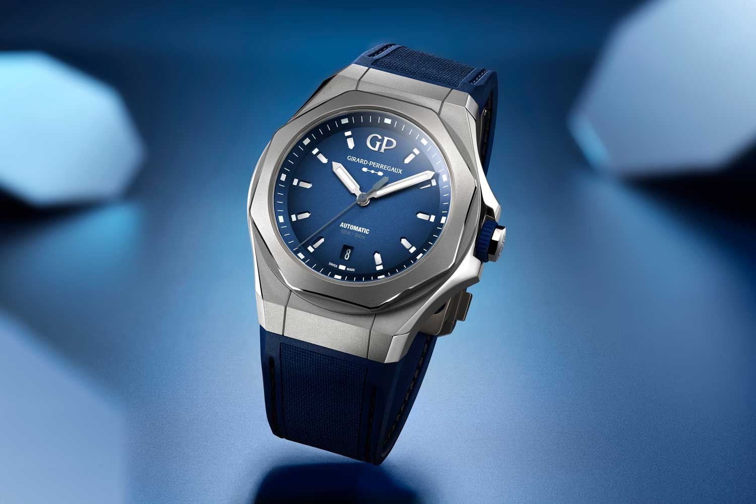 The Girard-Perregaux Laureato Absolute Ti 230 with the blue sandwich dial