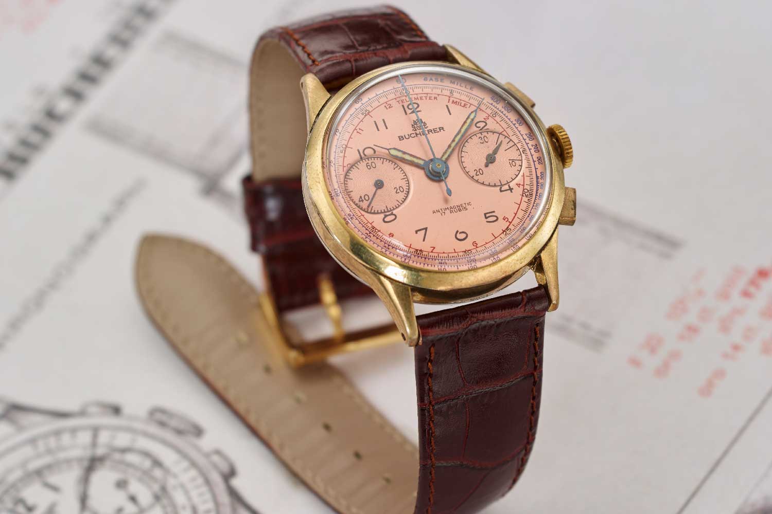 The BiCompax chronograph with its salmon coloured dial and gold case was developed at the end of the 1940s and was made available for sale around 1950. This Chronograph was the precursor to the modern wristwatch and an inspiration for the new Heritage BiCompax Annual.