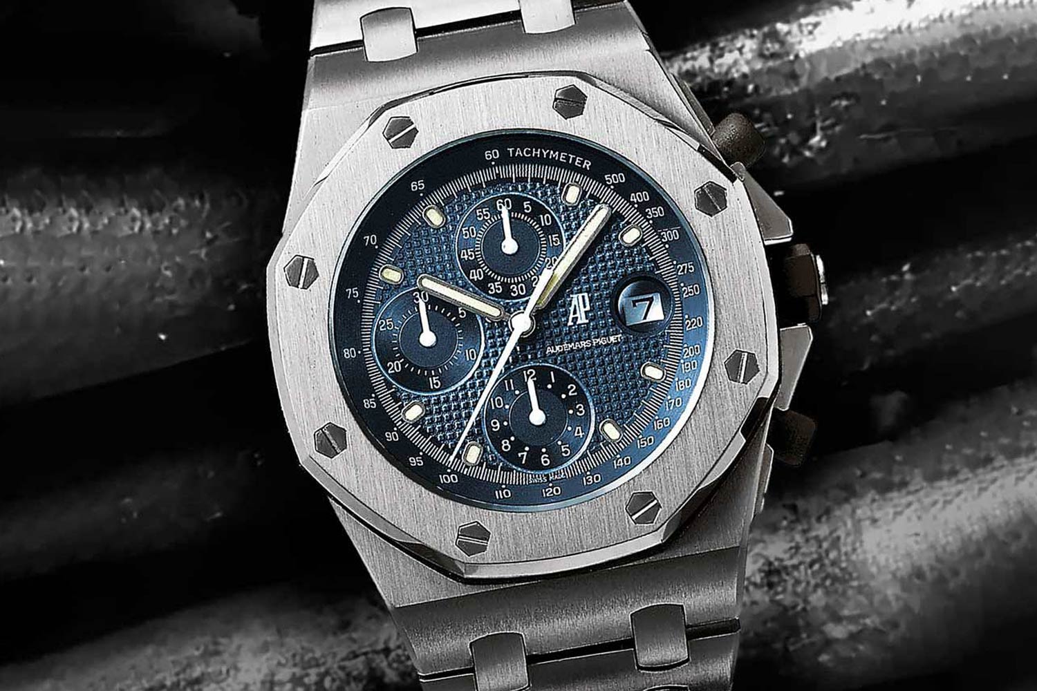 The Royal Oak Offshore broke through the size barrier with its 42mm case in 1993, establishing an unheard-of precedent for large-sized watches. Coming with the blue dial to echo the original Royal Oak, it was the first of the Offshore line.