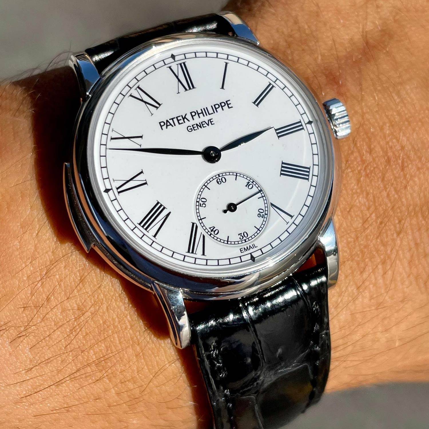 Lot 150 Patek Philippe: Gorgeous and Very Rare Minute Repeater Wristwatch in Platinum, Reference 5078p, with Enamel Dial, Box, Certificate of Origin, Engine for Time-Machine and Book