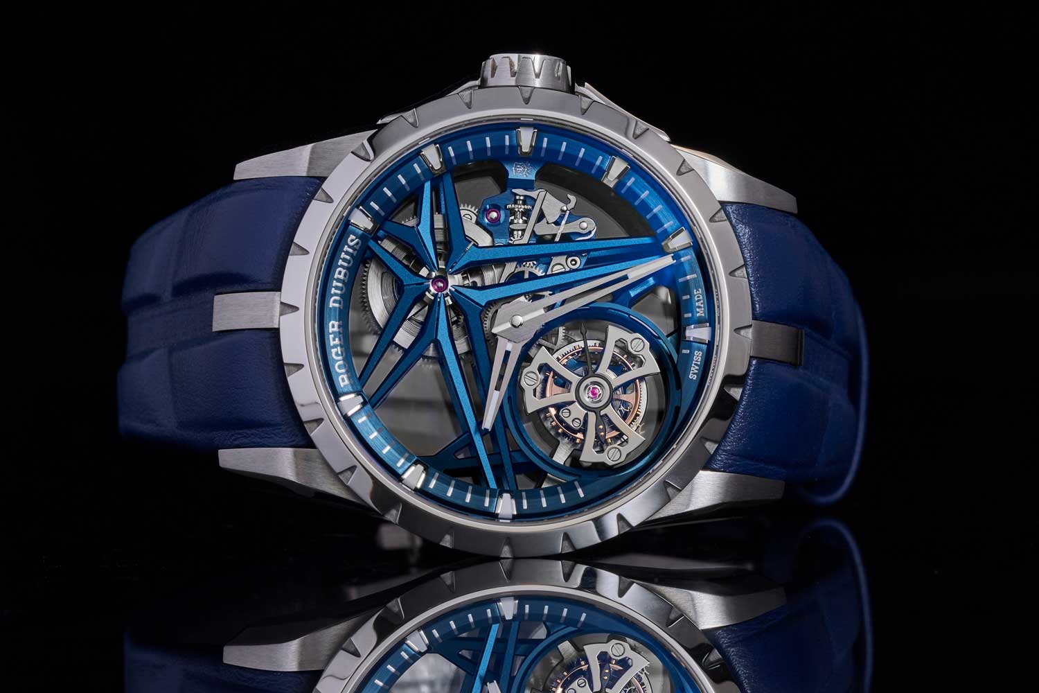 Roger Dubuis Excalibur Single Flying Tourbillon in white gold with a blue CVD coated double surface flange (© Revolution)
