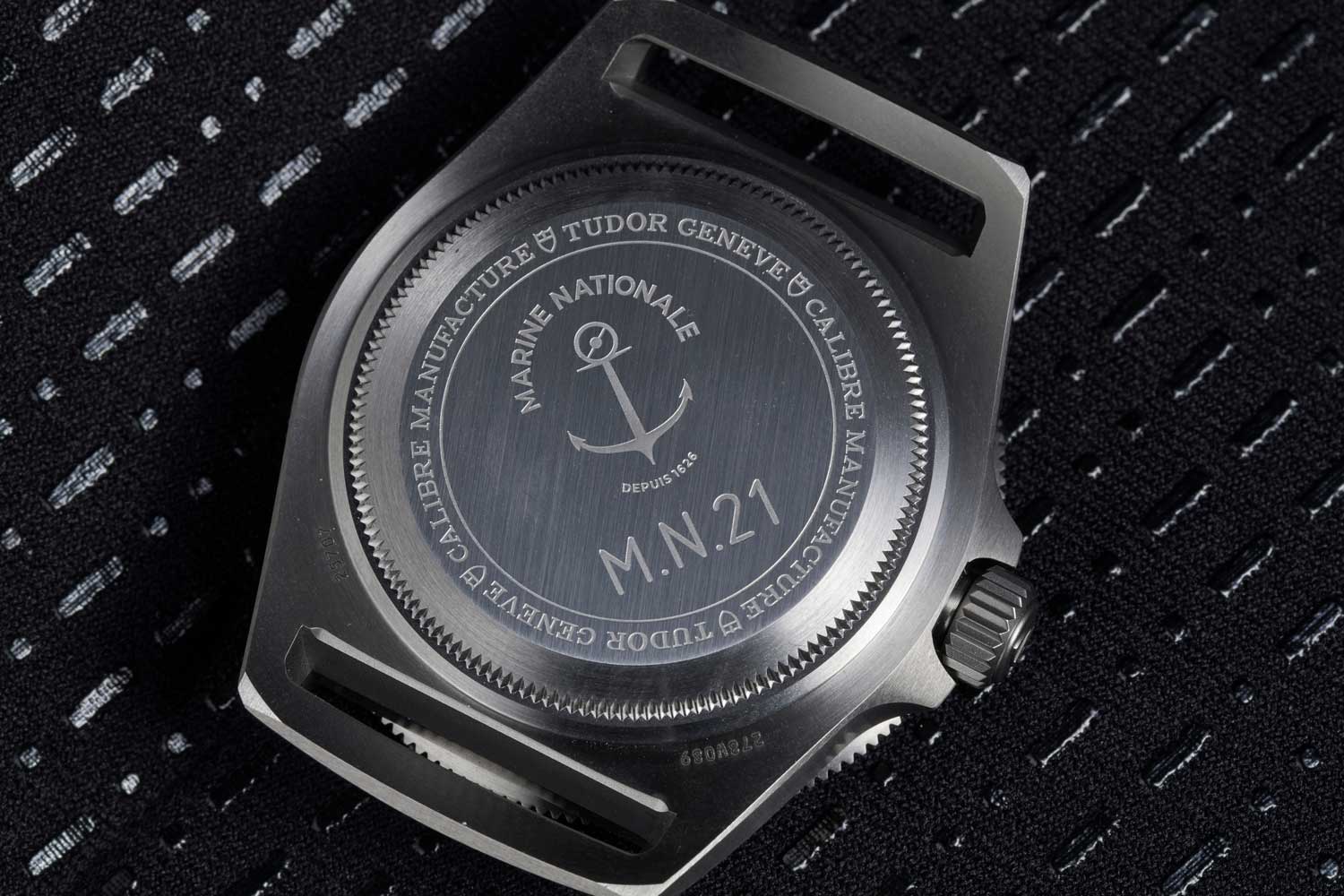 Engraved with "MN21" at the caseback (Image: Revolution©)