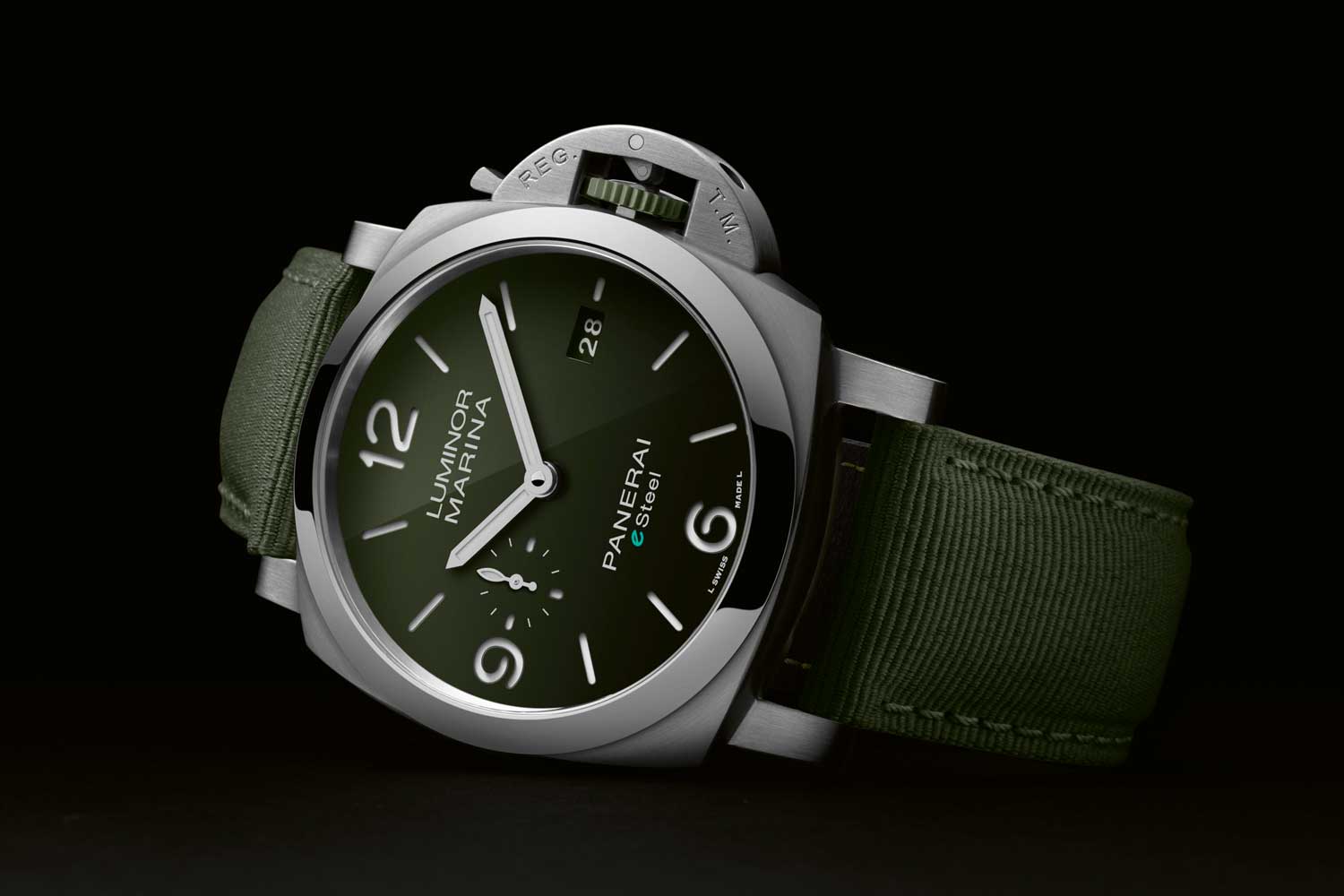The familiar shape of the Luminor Marina case belies the fact that more than half of this eSteel reference is recycled