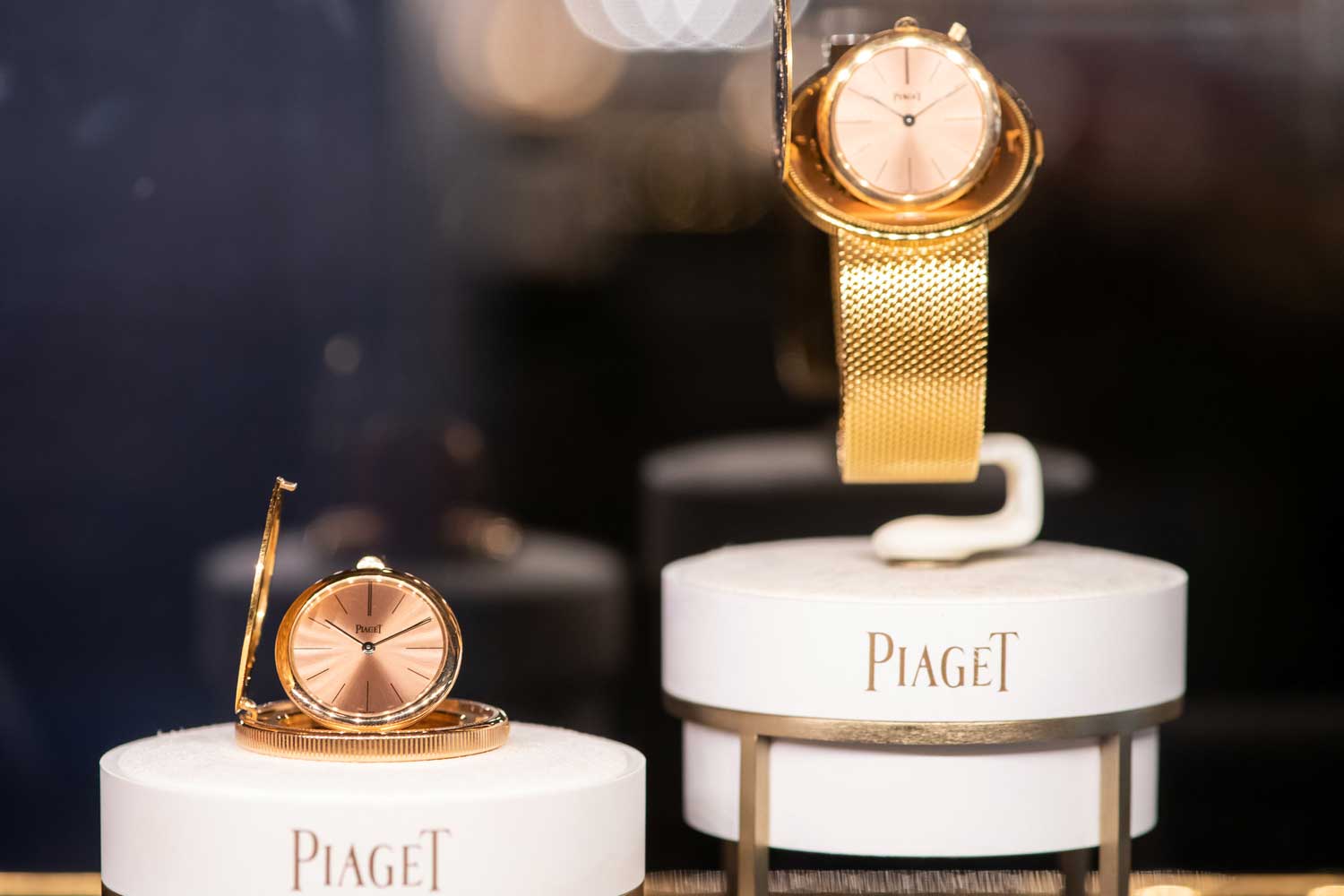 Piaget began placing its ultra-thin movements to the test by incorporating them into coins that would serve as discreet pocket and wristwatches