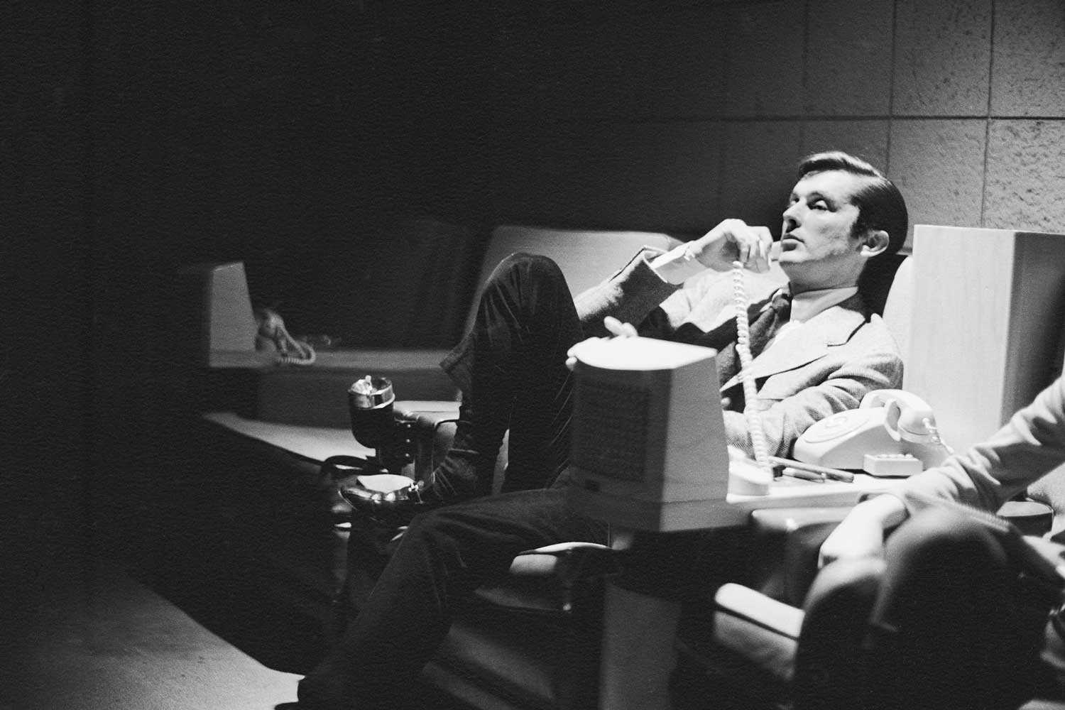 Robert Evans in a Hollywood screening room in 1968, two years after he was plucked from relative obscurity to run production at Paramount (Image: Alfred Eisenstaedt/The LIFE Picture Collection)
