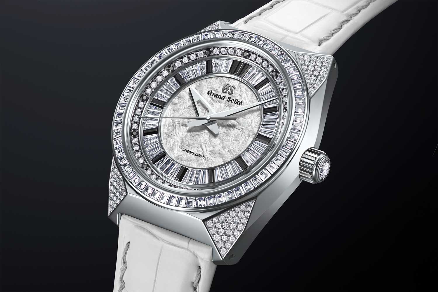 Inspired by the white lion, SBGD209 offers a dazzling display in platinum and diamond
