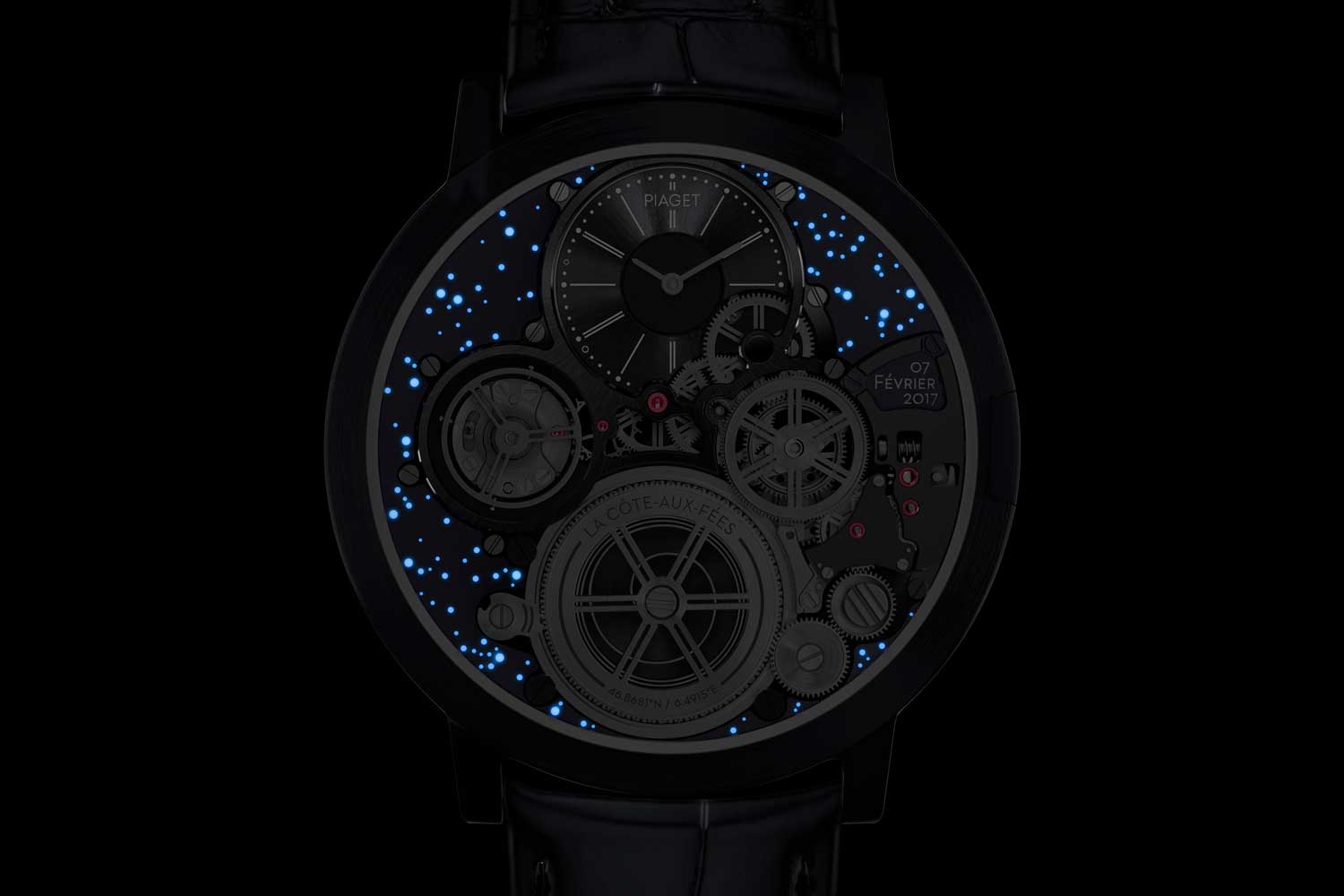 Super-LumiNova-filled dots on the dial depict the night sky above La Côte-aux-Fées at instant of the AUC’s birth