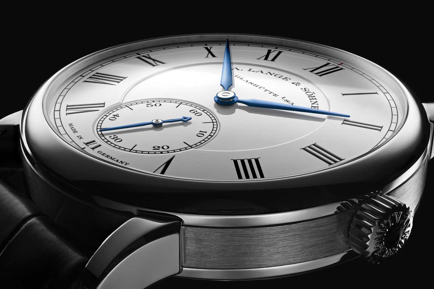 The Richard Lange Minute Repeater sports a modest case height of 9.7mm