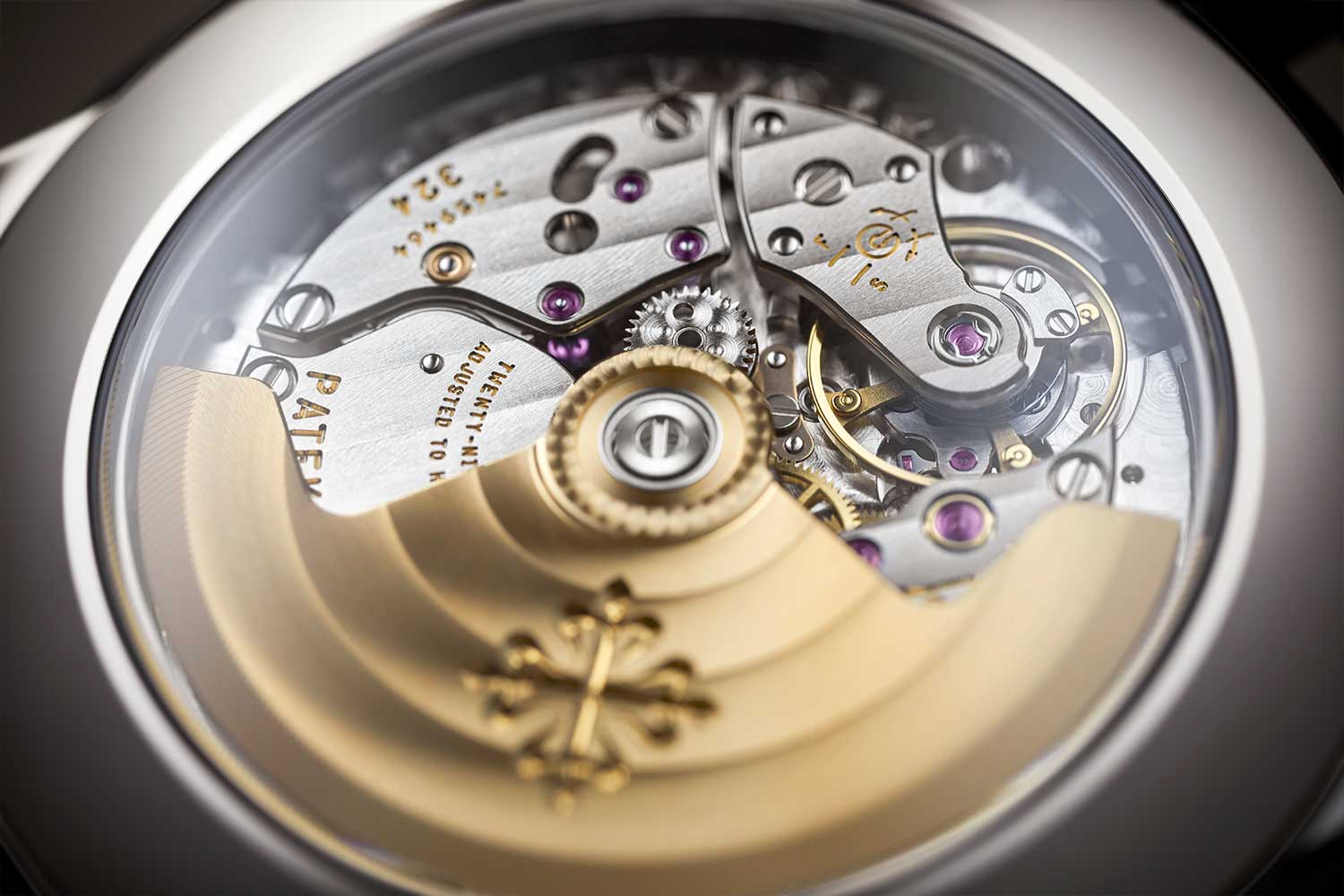 Patek Philippe 5320G-011 – Perpetual Calendar is powered by the self-winding caliber 324 S Q